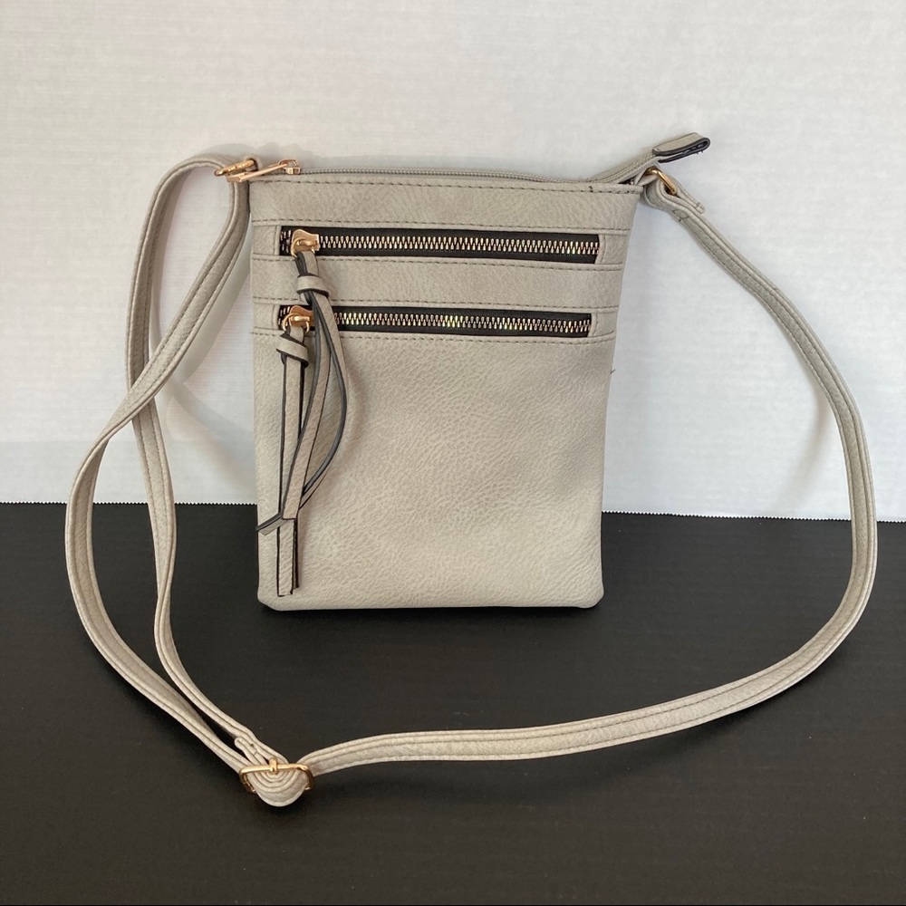 NWOT SMOKEY GREY / GRAY CROSSBODY PURSE